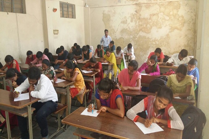 https://cache.careers360.mobi/media/colleges/social-media/media-gallery/25771/2019/10/11/Classroom of Smt Durgabai Deshmukh Womens Technical Training Institute Hyderabad_Classroom.jpg